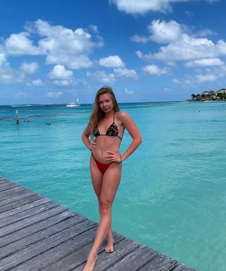 Emilia McCarthy perfekte pornografische fotos