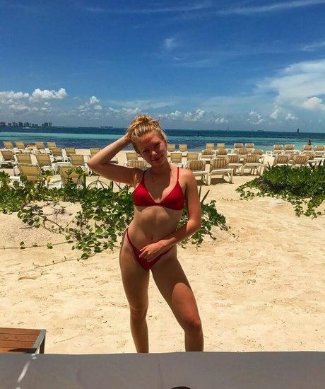 Emilia McCarthy perfekte nackt bilder