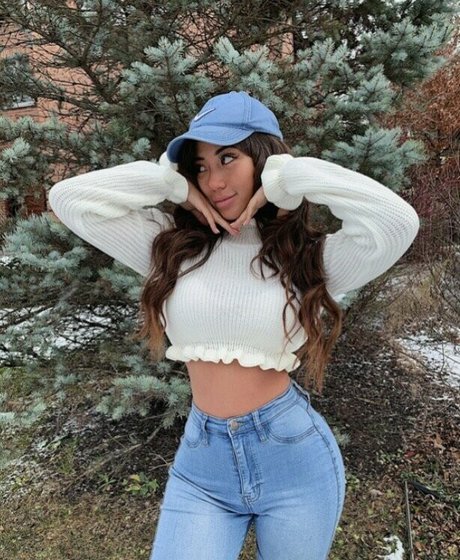 Celine Paolini nackt heiße bild