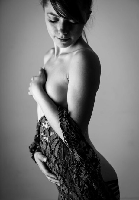 tiny chipie free erotische akt foto