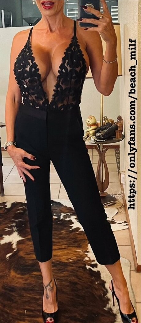 The Beach Bunny MILF exklusive kostenlose fotos