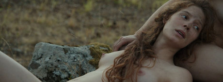 Jenna Thiam pornostar top foto