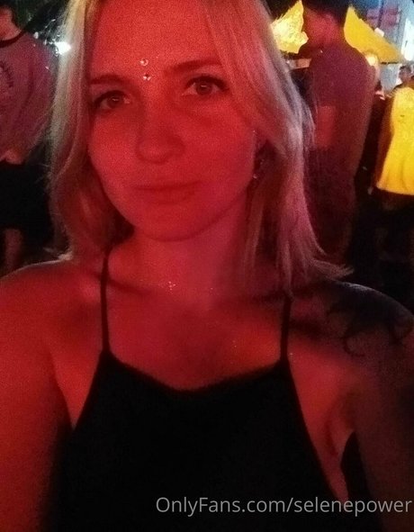 selenepower xxx nackt foto