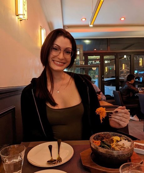 Kimberly Apasara Thomas perfekte schöne bilder