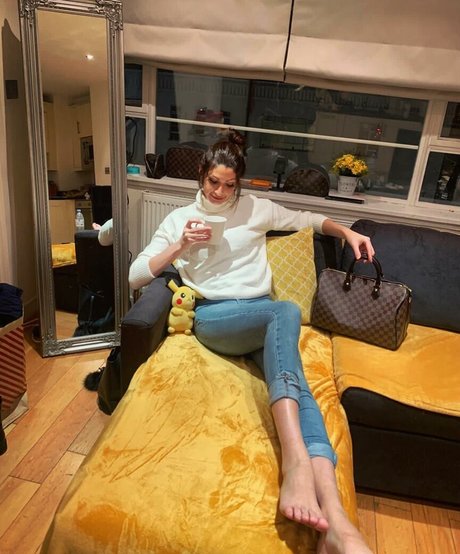 Kimberly Apasara Thomas kostenlose nackten bild