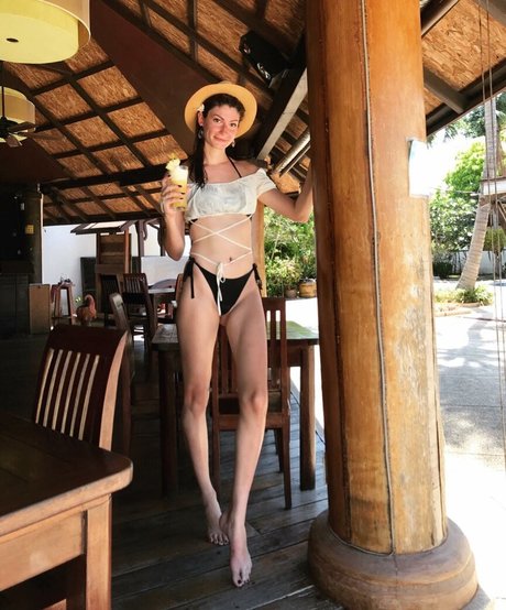 Kimberly Apasara Thomas porno hd bilder