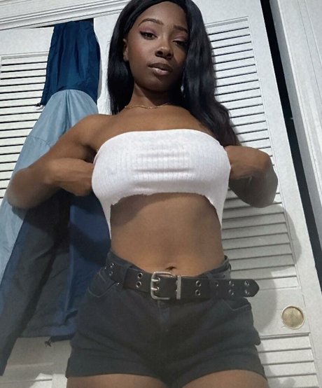 Niyahmoeye freie pornostar fotos