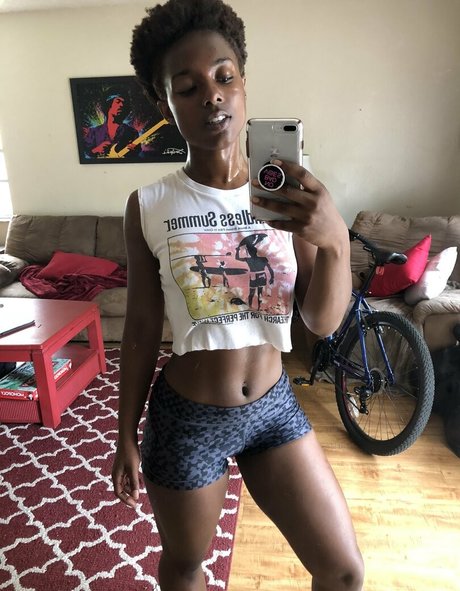 goddessdevyn hd nackt bilder