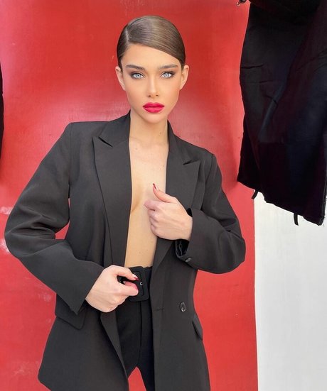 Milana Vino pornostar erotische archiv