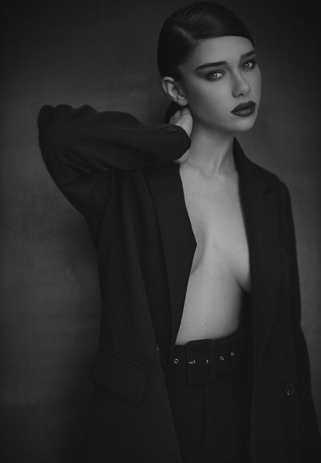 Milana Vino erotische nackte archiv