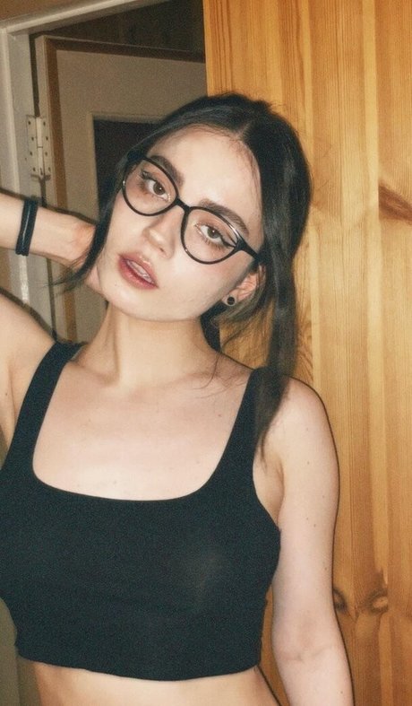 Guzelija freie nackte galerie