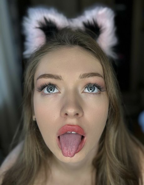 Teen Mia hd porno bild