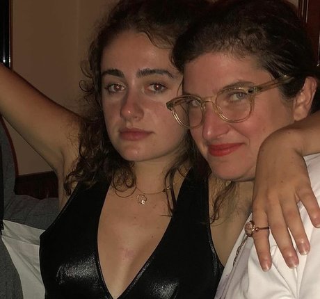 Rachel Sennott sexy kunst archiv