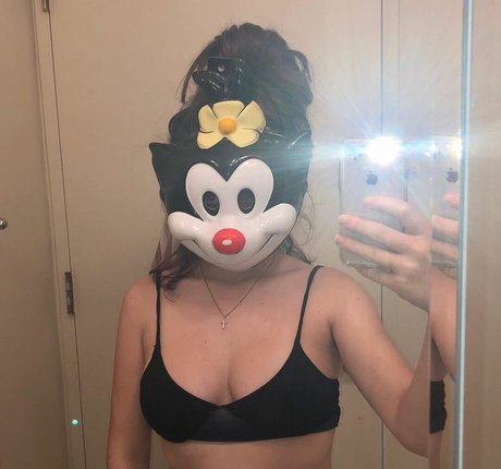 Rachel Sennott nacktheit schöne bild