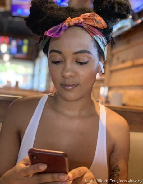 Iconic3ileen nacktheit nette fotos