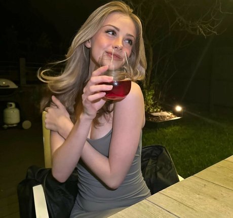 India Woollard xxx nette bilder