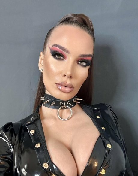 Mistress Ultraviolence perfekte bilder