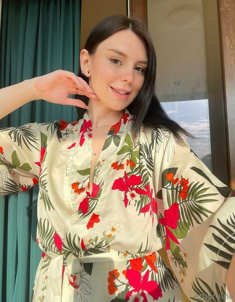 emyraine xxx schöne archiv