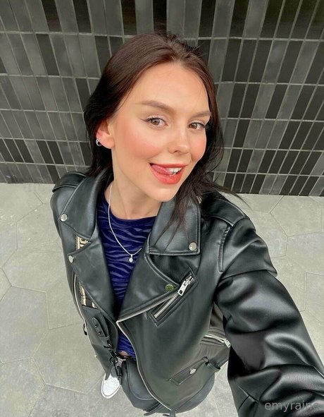 emyraine schauspielerin nackten fotos