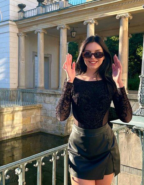 emyraine kunst erotische galerie