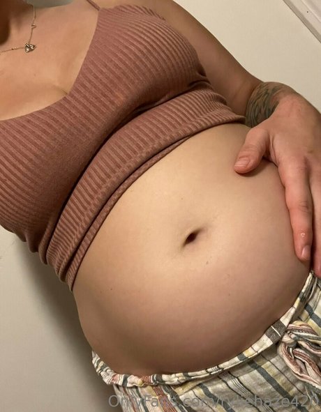 ryliehazefeedee schauspielerin kunst fotos