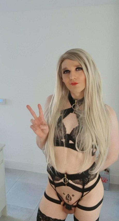 Christina May nackt perfekte foto