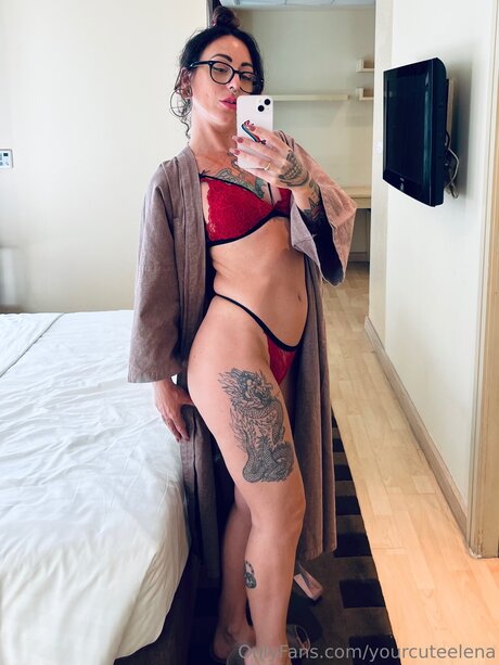 yourcuteelena pornostar nackt galerie