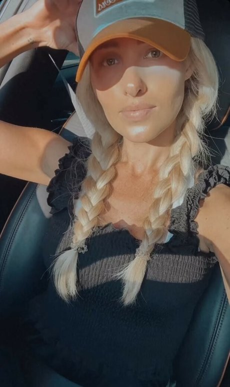 Tomi Lahren nacktheit erwachsene bild