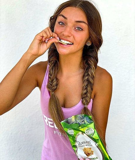 Penelope East Chexit hd nette fotos