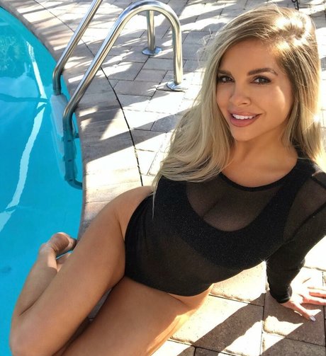 Kayla Collins hd erwachsene bild