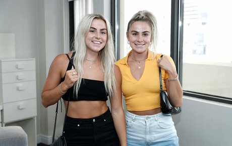 Cavinder Twins kunst nacktheit galerie