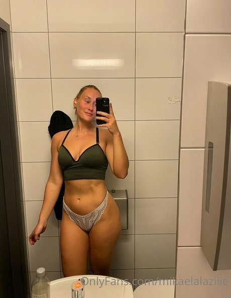 mikaelaburrito nacktheit pornografische foto