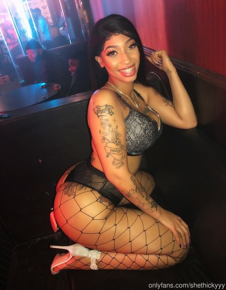 Shethickyyy erotische nackt fotos