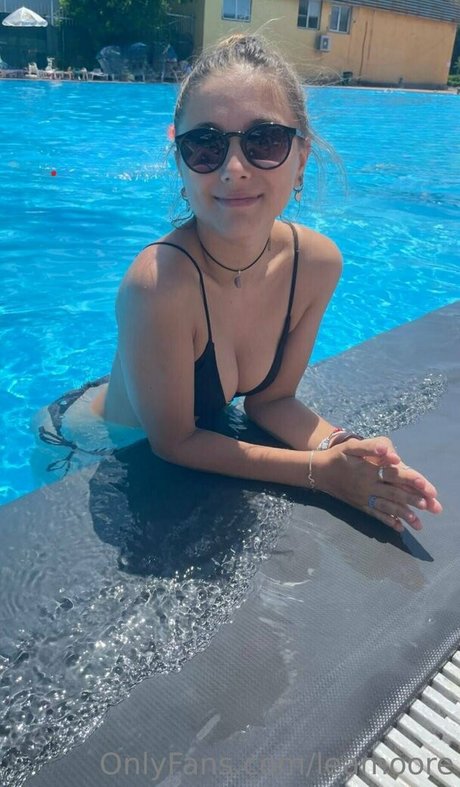 leamoore model nackten galerie