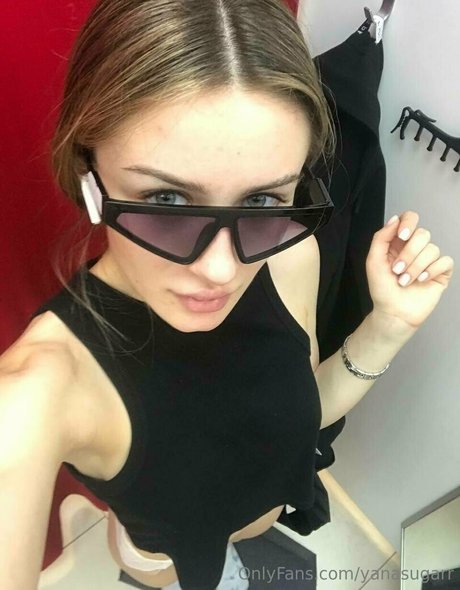 yanasugarr porno nackte fotos