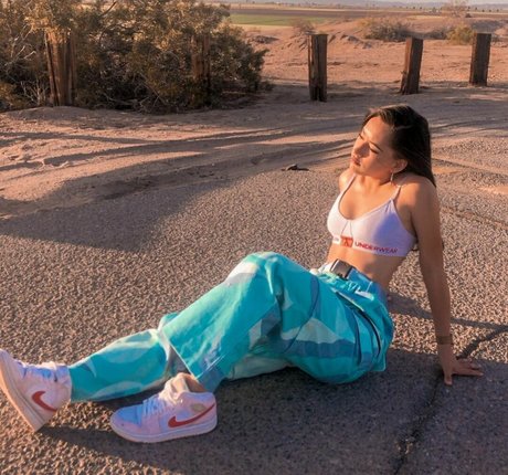 Ashly Martinez top exklusive bild