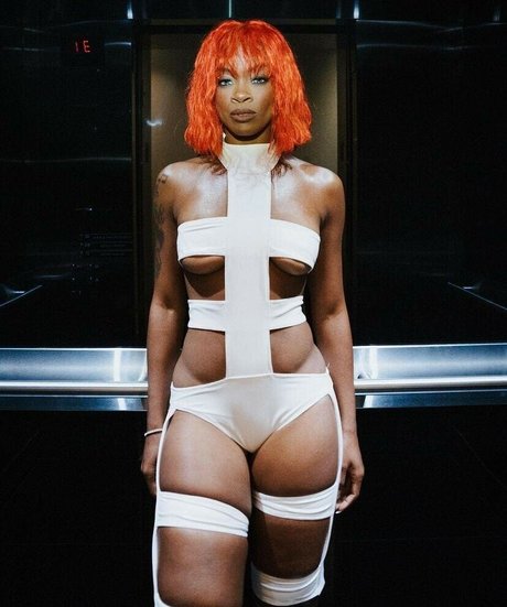 Ari Lennox porno hd archiv