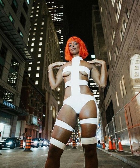 Ari Lennox erotische heiße galerie