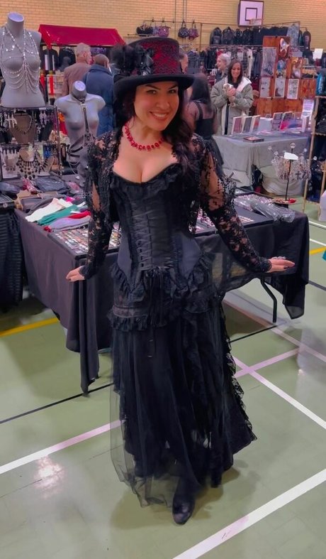 Georgina Burnett heiße perfekte foto