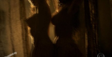 Yanna Lavigne nackt freie bilder