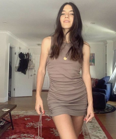 Alyssa Limperis perfekte nette bild