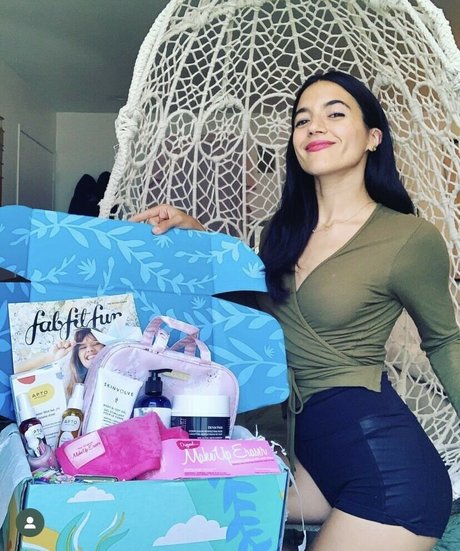 Alyssa Limperis erwachsene galerien