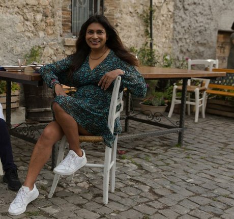 Nisha Katona perfekte top foto