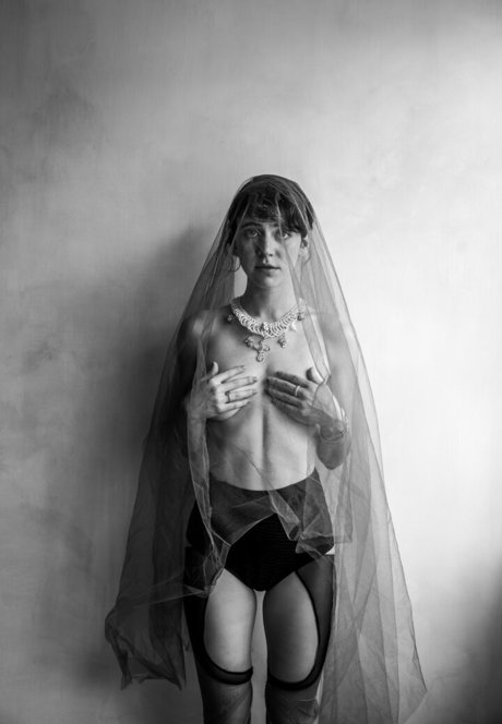 Tessa Ia hübsche akt bild