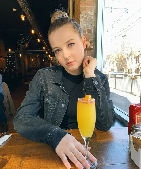 Maya V Henry erwachsene beste foto