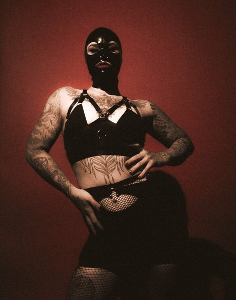 Ruby Riots perfekte porno galerien