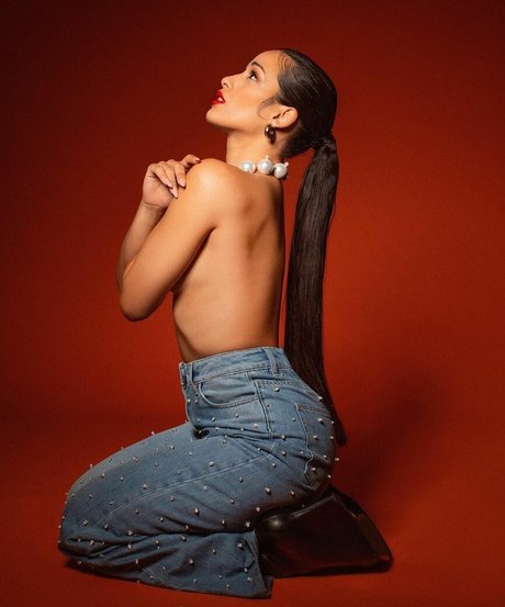 Chanel Terrero nackt sexy fotos