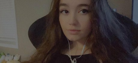 Kittnly nacktheit pornografische bild