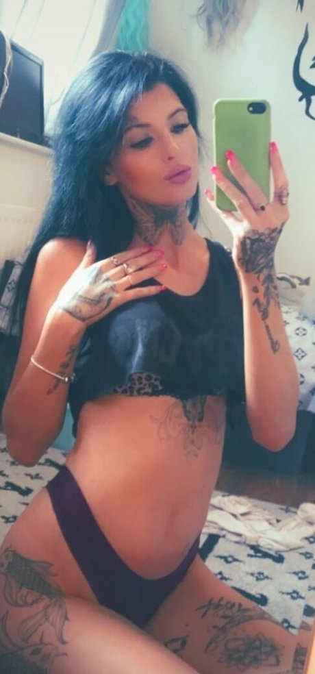 Qbee102 nacktheit kostenlose archiv