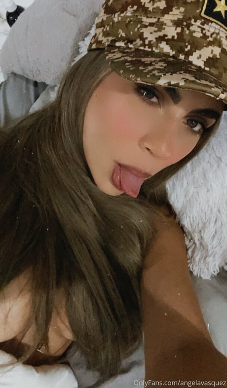 Angela Vera porno nackten foto